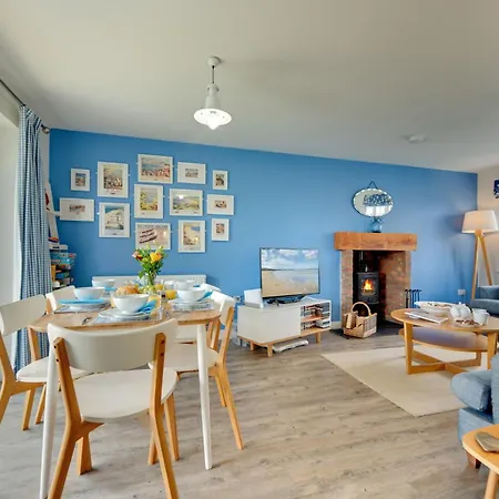 Bumblebee Cove- 2 1 Minute - Part Of The The Bay Village With Pool, Gym And Direct Access, Pub, Restaurant, Tennis And Meadows Walks * Filey