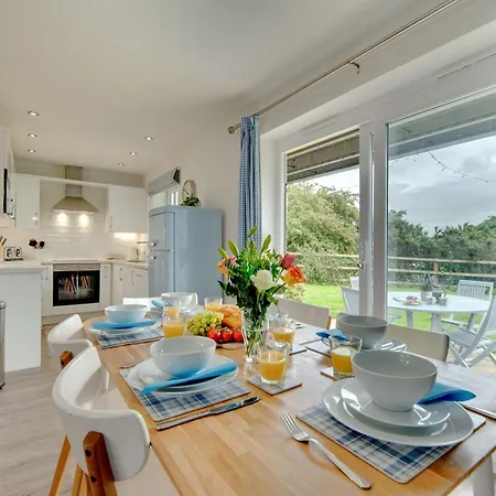 Сasa de vacaciones Bumblebee Cove- 2 1 Minute - Part Of The The Bay Village With Pool, Gym And Direct Access, Pub, Restaurant, Tennis And Meadows Walks Filey