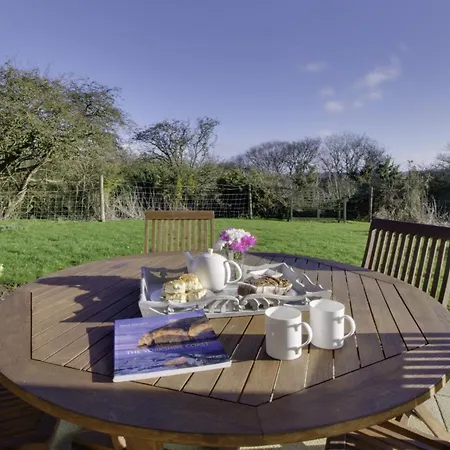 Bumblebee Cove- 2 1 Minute - Part Of The The Bay Village With Pool, Gym And Direct Access, Pub, Restaurant, Tennis And Meadows Walks * Filey