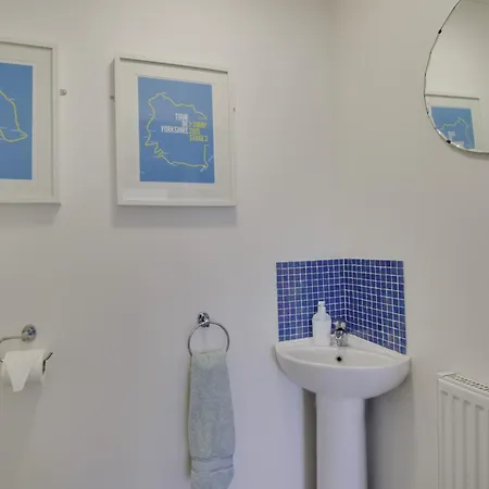 Bumblebee Cove- 2 1 Minute - Part Of The The Bay Village With Pool, Gym And Direct Access, Pub, Restaurant, Tennis And Meadows Walks Сasa de vacaciones