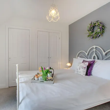 Bumblebee Cove- 2 1 Minute - Part Of The The Bay Village With Pool, Gym And Direct Access, Pub, Restaurant, Tennis And Meadows Walks *