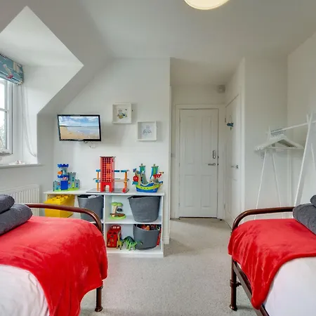 Bumblebee Cove- 2 1 Minute - Part Of The The Bay Village With Pool, Gym And Direct Access, Pub, Restaurant, Tennis And Meadows Walks * Filey