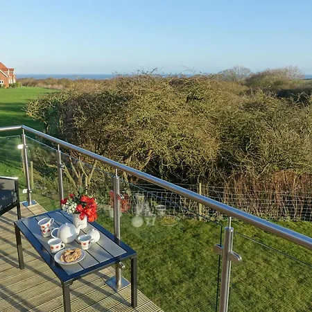 Bumblebee Cove- 2 1 Minute - Part Of The The Bay Village With Pool, Gym And Direct Access, Pub, Restaurant, Tennis And Meadows Walks *