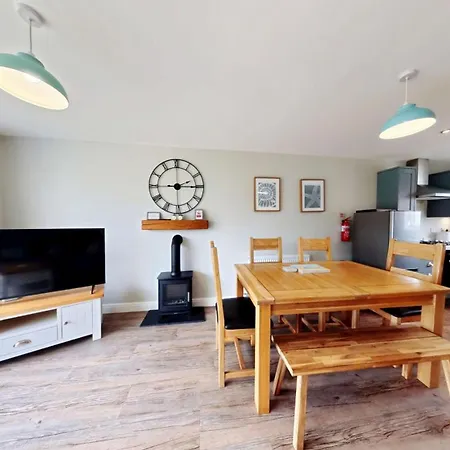 Bumblebee Cove- 2 1 Minute - Part Of The The Bay Village With Pool, Gym And Direct Access, Pub, Restaurant, Tennis And Meadows Walks Сasa de vacaciones
