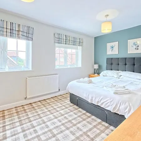 Bumblebee Cove- 2 1 Minute - Part Of The The Bay Village With Pool, Gym And Direct Access, Pub, Restaurant, Tennis And Meadows Walks Сasa de vacaciones Filey