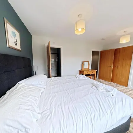 Сasa de vacaciones Bumblebee Cove- 2 1 Minute - Part Of The The Bay Village With Pool, Gym And Direct Access, Pub, Restaurant, Tennis And Meadows Walks *