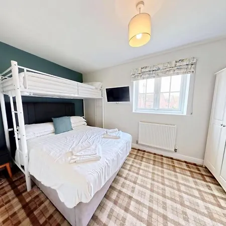Сasa de vacaciones Bumblebee Cove- 2 1 Minute - Part Of The The Bay Village With Pool, Gym And Direct Access, Pub, Restaurant, Tennis And Meadows Walks Filey