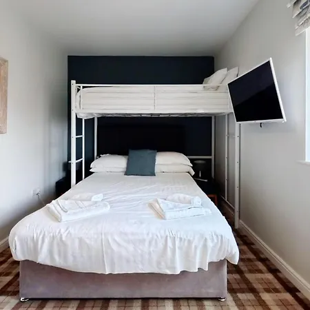 Bumblebee Cove- 2 1 Minute - Part Of The The Bay Village With Pool, Gym And Direct Access, Pub, Restaurant, Tennis And Meadows Walks Сasa de vacaciones