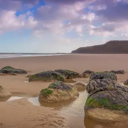 Bumblebee Cove- 2 1 Minute - Part Of The The Bay Village With Pool, Gym And Direct Access, Pub, Restaurant, Tennis And Meadows Walks *