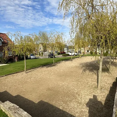 Bumblebee Cove- 2 1 Minute - Part Of The The Bay Village With Pool, Gym And Direct Access, Pub, Restaurant, Tennis And Meadows Walks * Filey